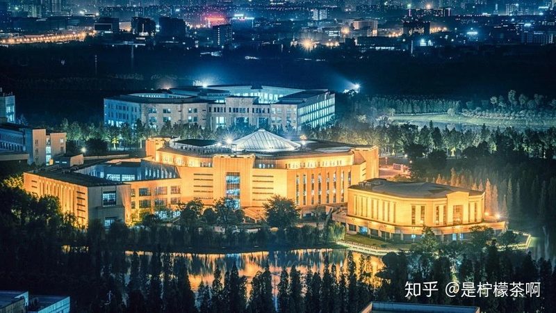 以某品牌的心电图机为例，该设备采用了高性能的连接器，具备以下特点：